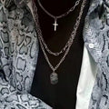 Collar Multicapa  con Colgante Llave y Cruz